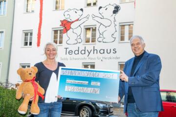 Borealis Linz überreichte Spendenscheck für das Teddyhaus Linz