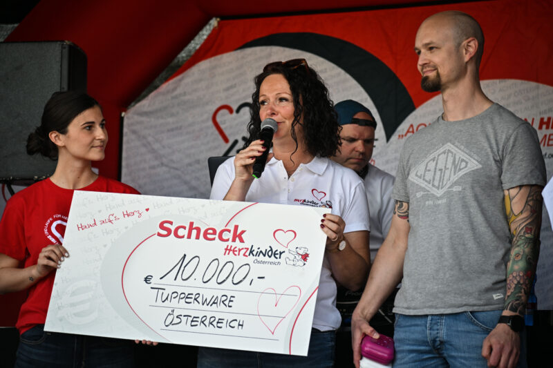 Scheckfoto Fellner Florian mit Scheck HL Wien